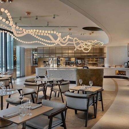 فندق Pullman Auckland Airport المظهر الخارجي الصورة The restaurant at the top of the hotel