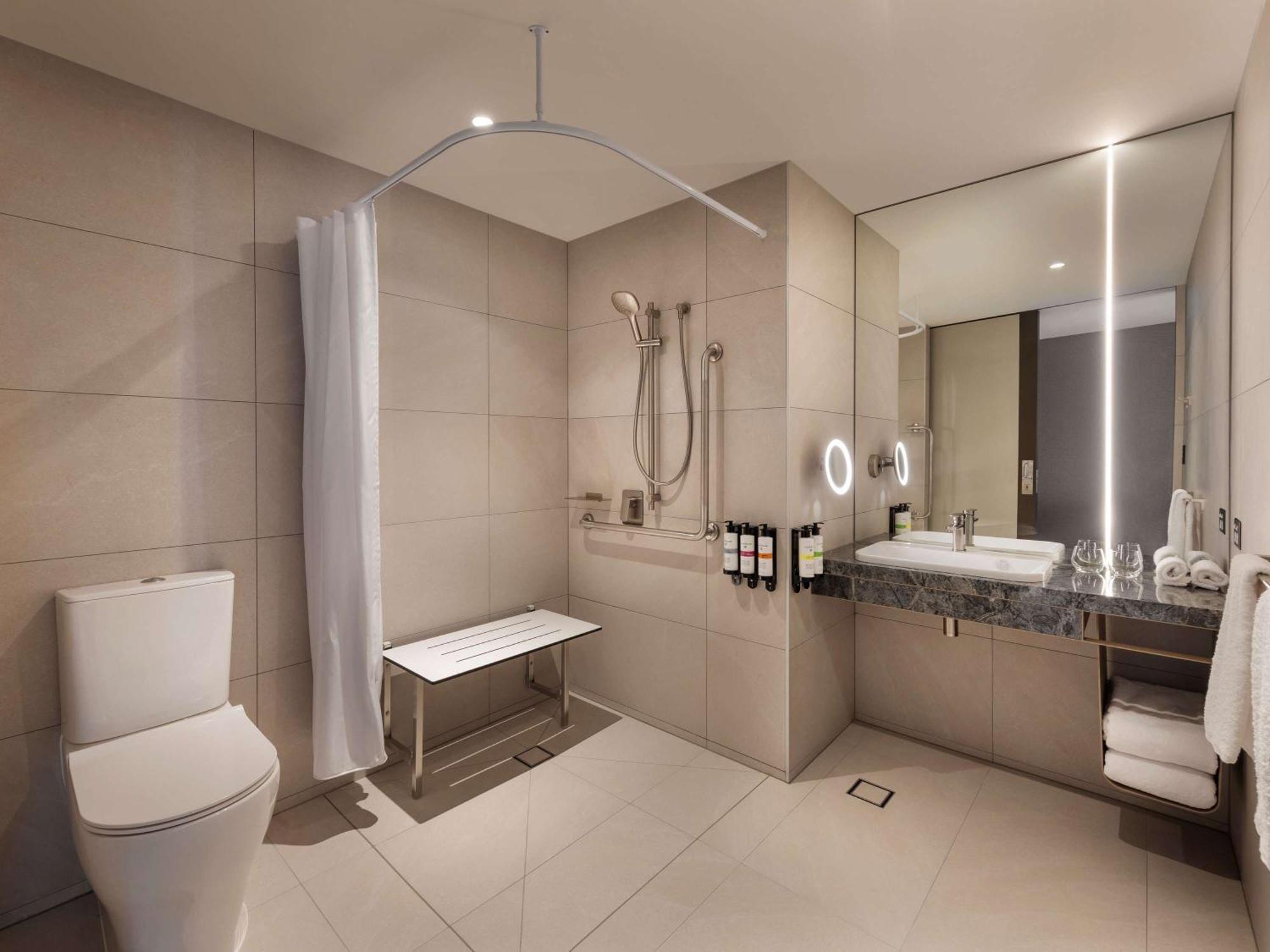 فندق Pullman Auckland Airport المظهر الخارجي الصورة A typical bathroom in a hotel