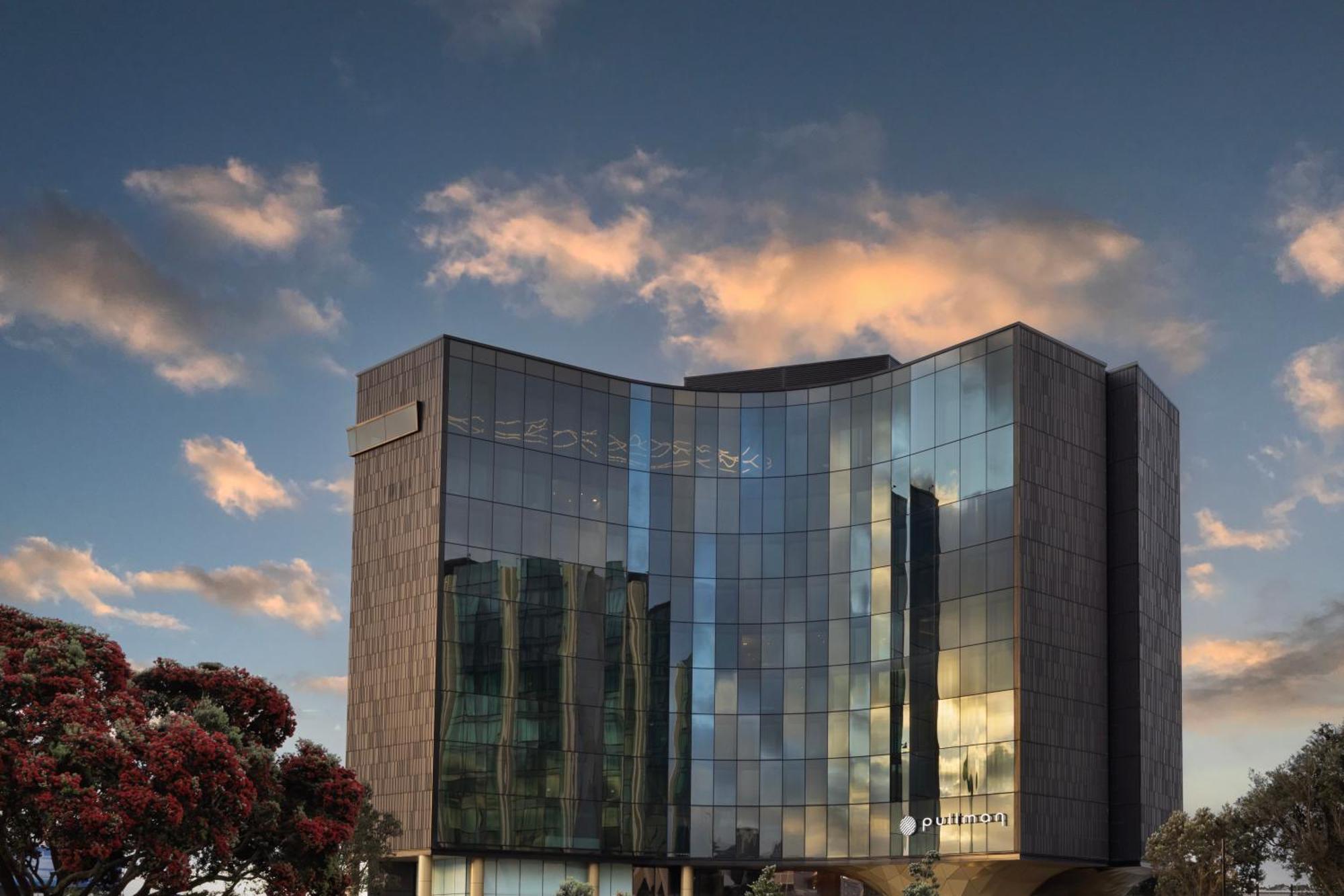 فندق Pullman Auckland Airport المظهر الخارجي الصورة The building of the National Museum of the Republic of Kosovo